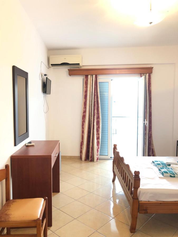 Center Hotel Pirro Himare Exterior photo