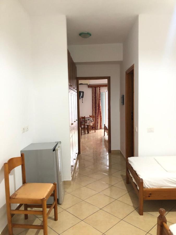Center Hotel Pirro Himare Exterior photo