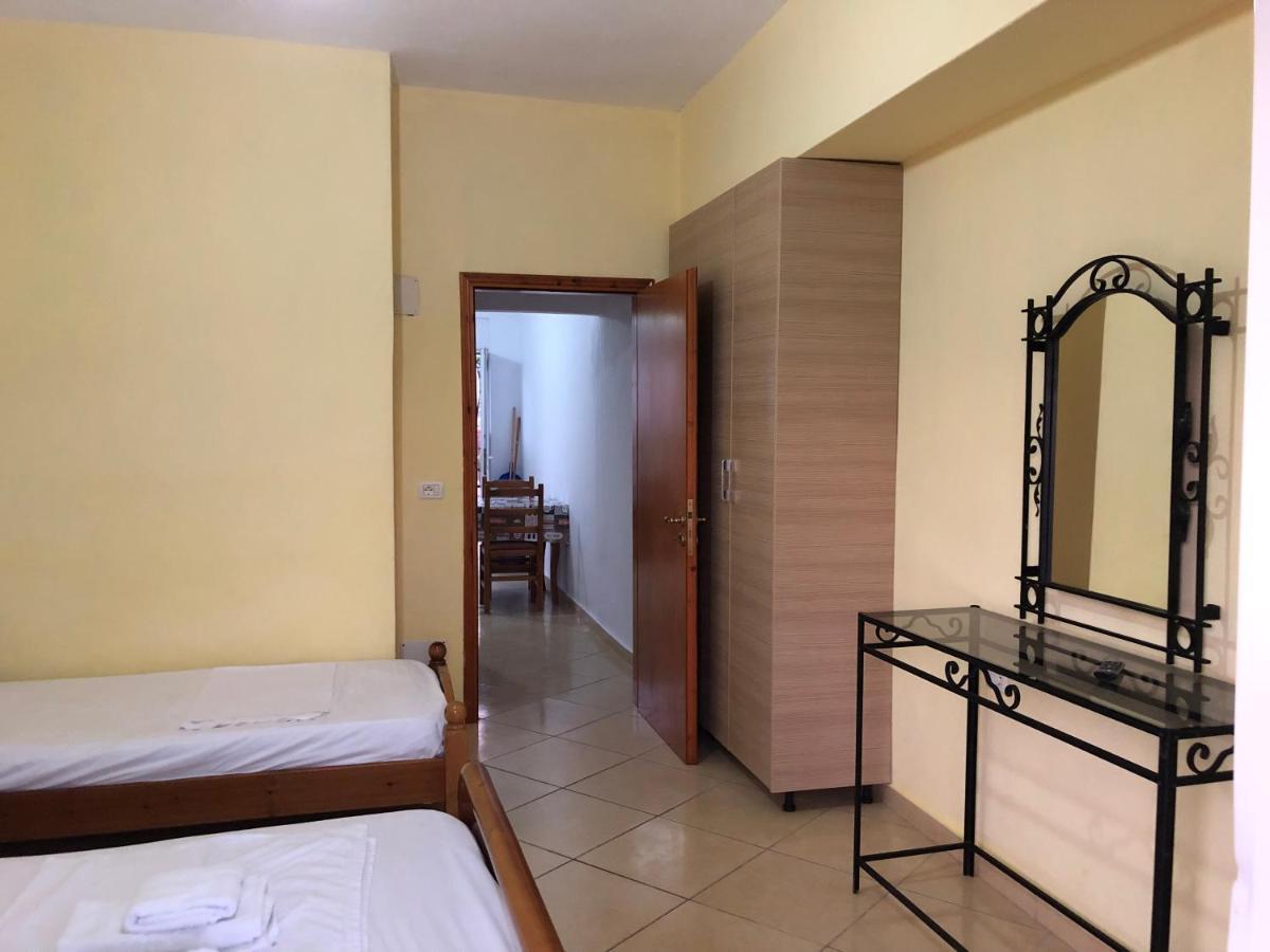Center Hotel Pirro Himare Exterior photo