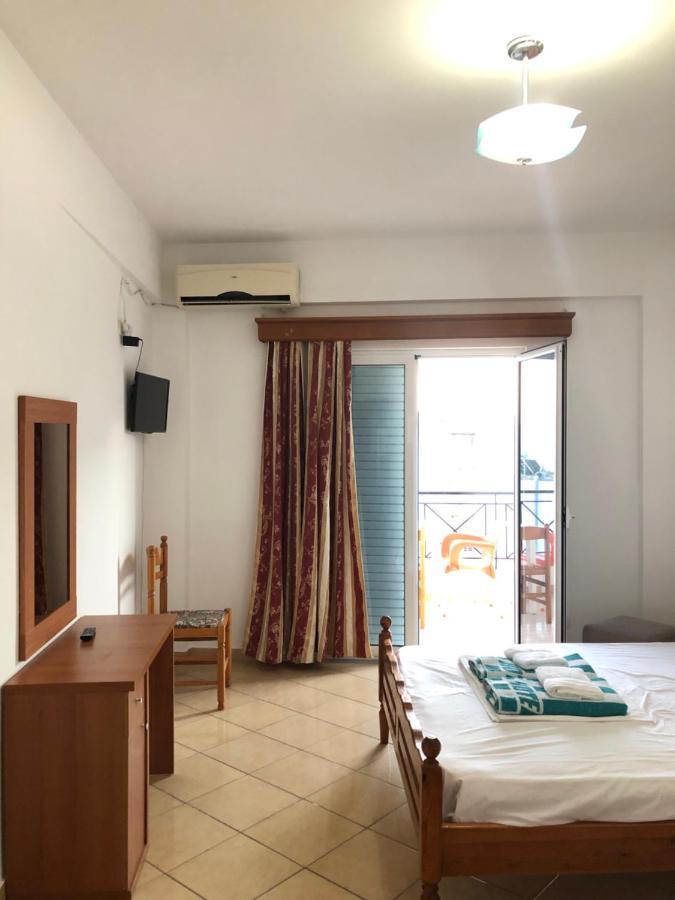 Center Hotel Pirro Himare Exterior photo