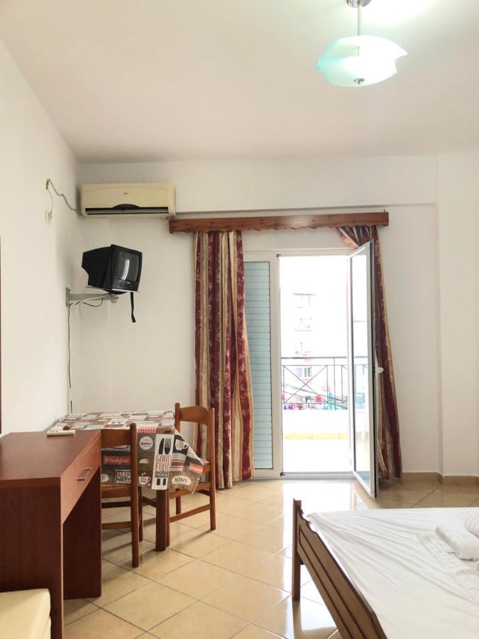 Center Hotel Pirro Himare Exterior photo