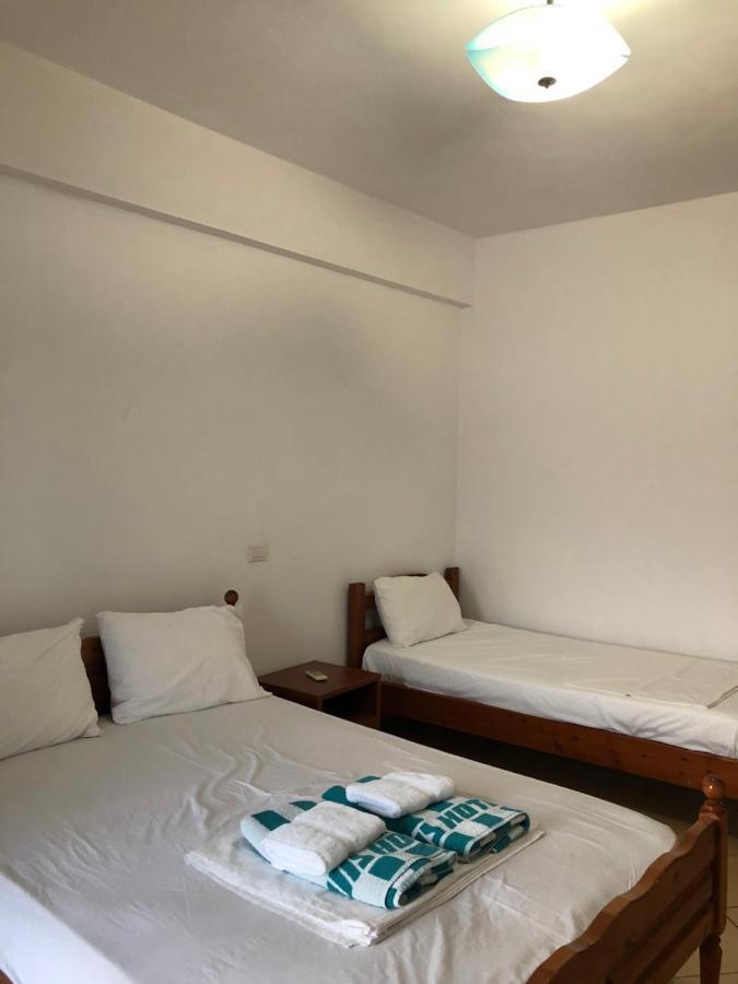 Center Hotel Pirro Himare Exterior photo