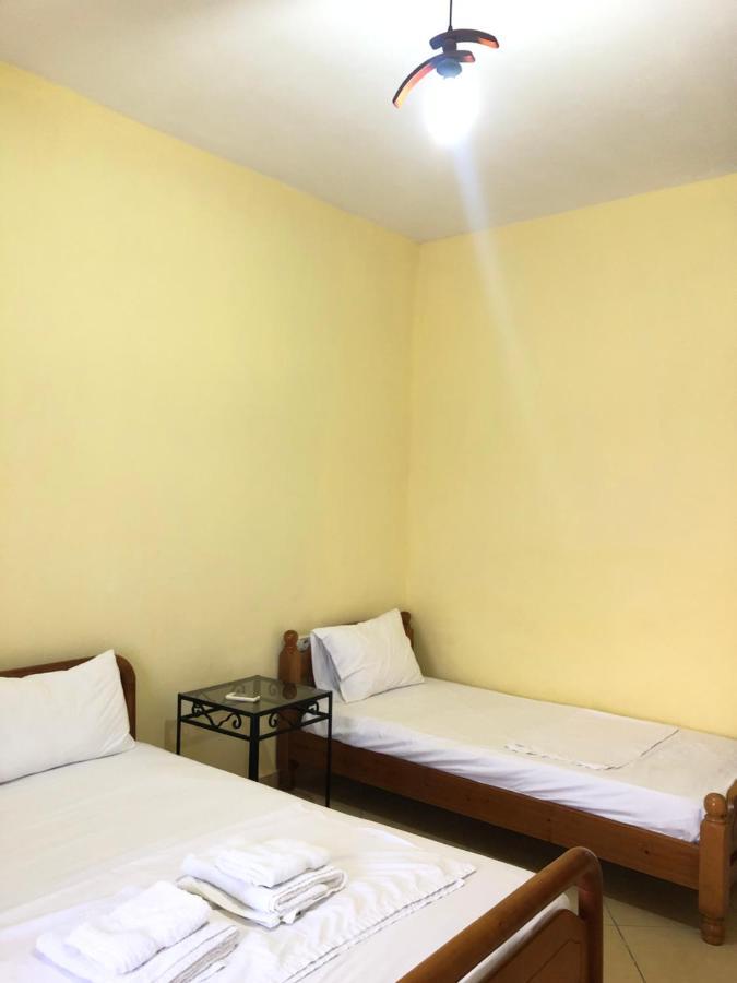 Center Hotel Pirro Himare Exterior photo