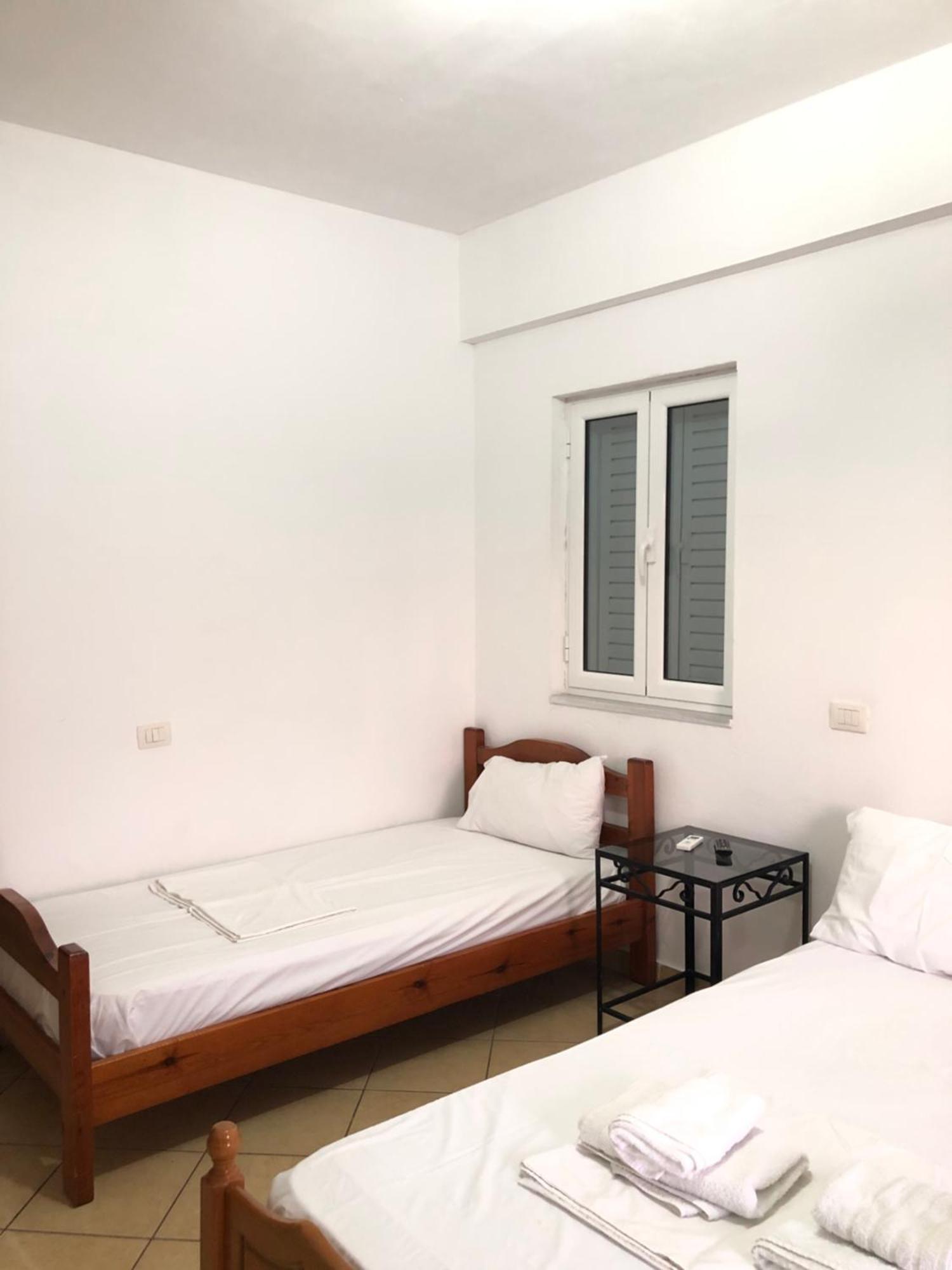 Center Hotel Pirro Himare Exterior photo